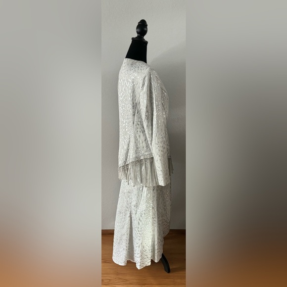 Promise NY Silver and White 2pc Skirt Suit w/Rhinestones, Beads & Lace, Size 14 - Picture 5 of 11